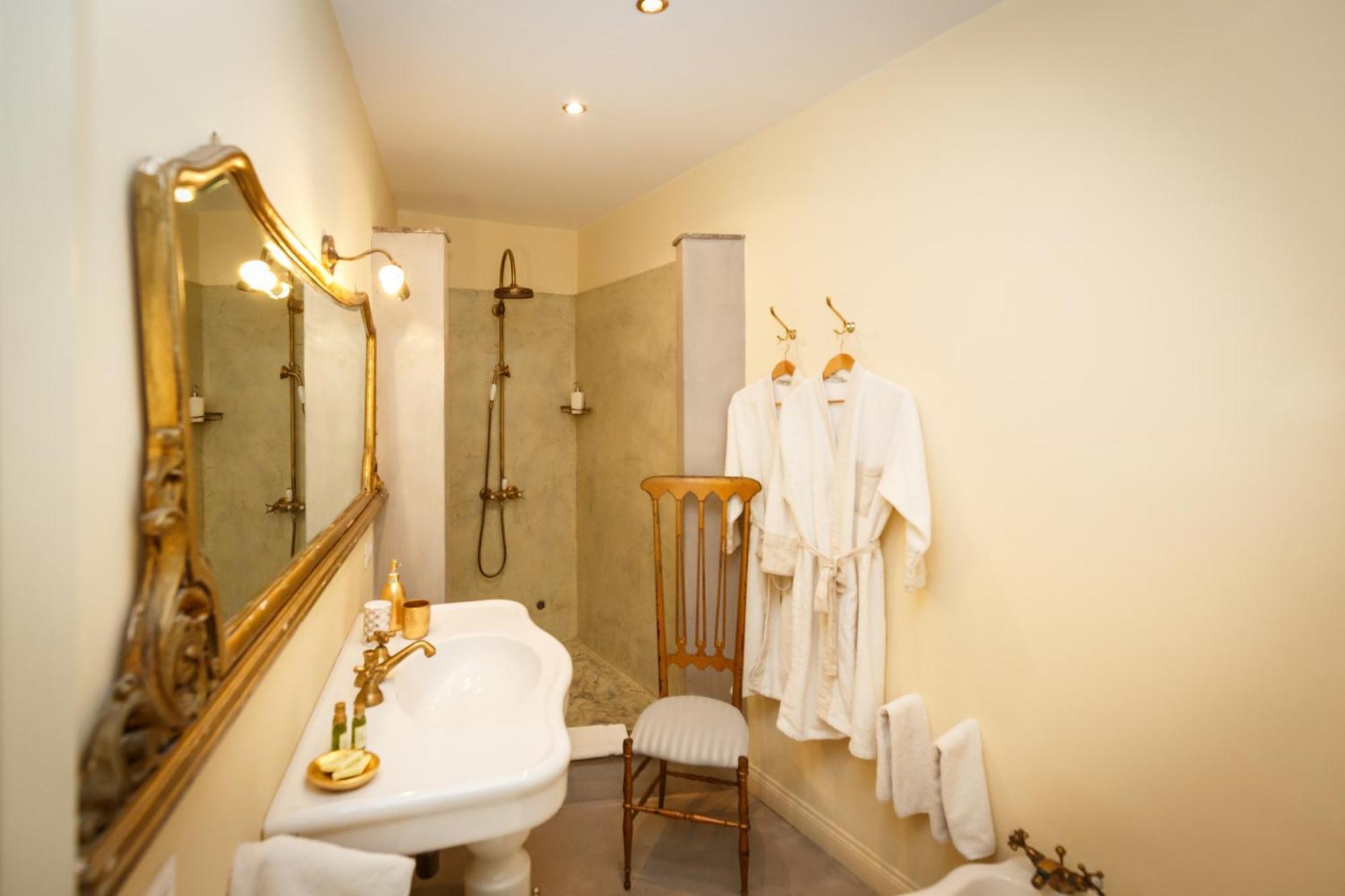Bb 22 Charming Rooms & Apartments ปาแลร์โม ภายนอก รูปภาพ