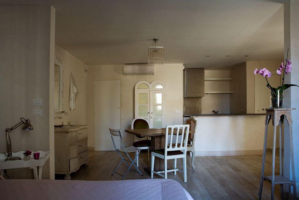 Bb 22 Charming Rooms & Apartments ปาแลร์โม ภายนอก รูปภาพ