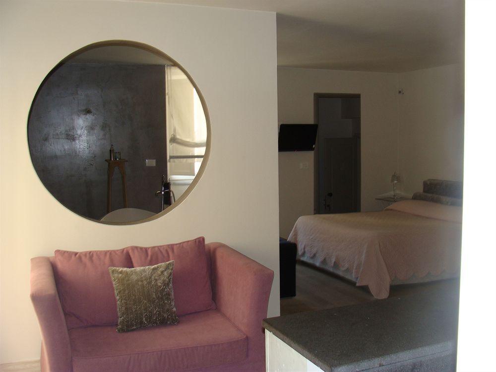 Bb 22 Charming Rooms & Apartments ปาแลร์โม ภายนอก รูปภาพ