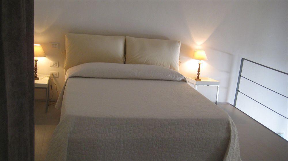 Bb 22 Charming Rooms & Apartments ปาแลร์โม ภายนอก รูปภาพ