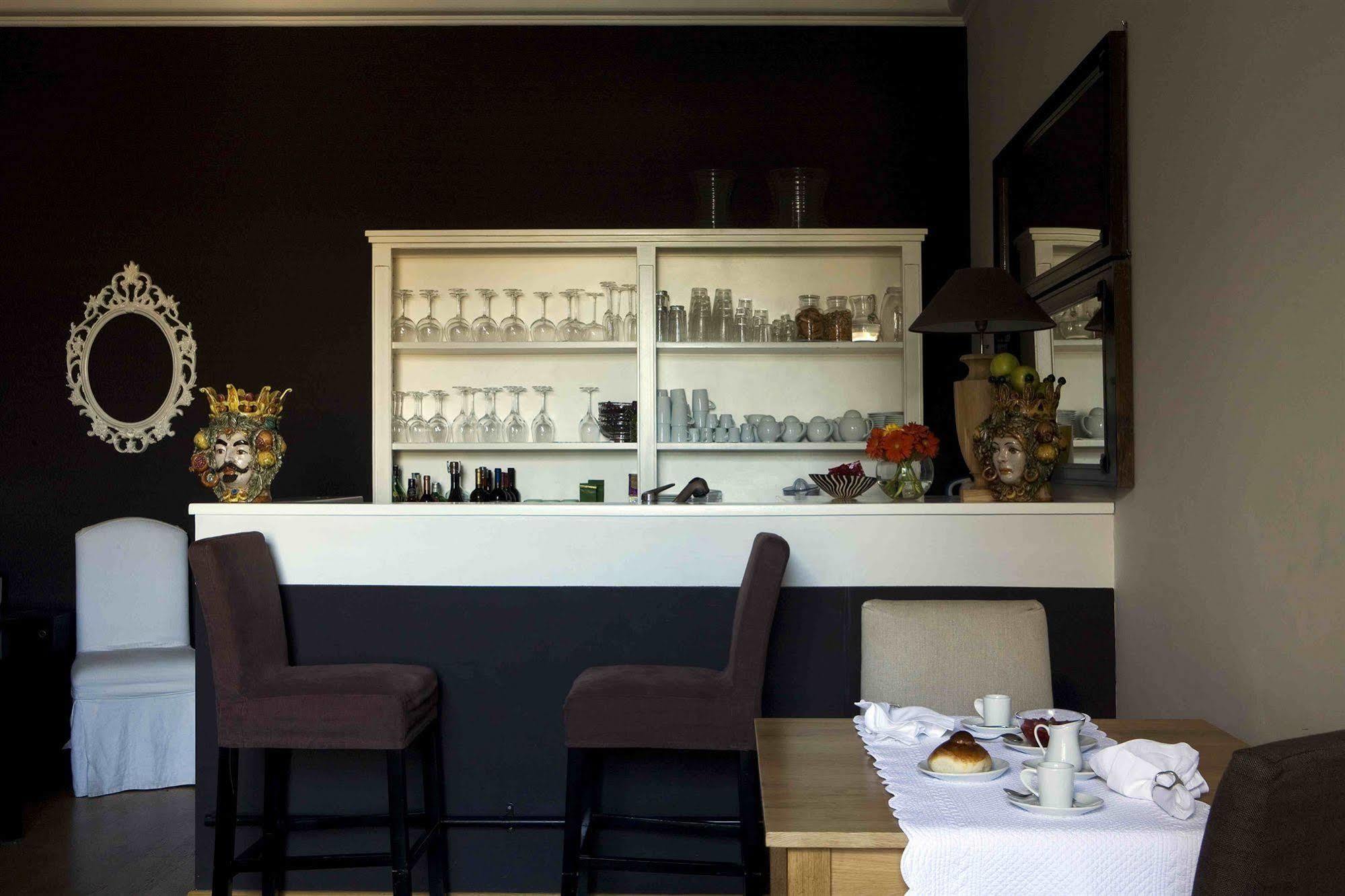 Bb 22 Charming Rooms & Apartments ปาแลร์โม ภายนอก รูปภาพ