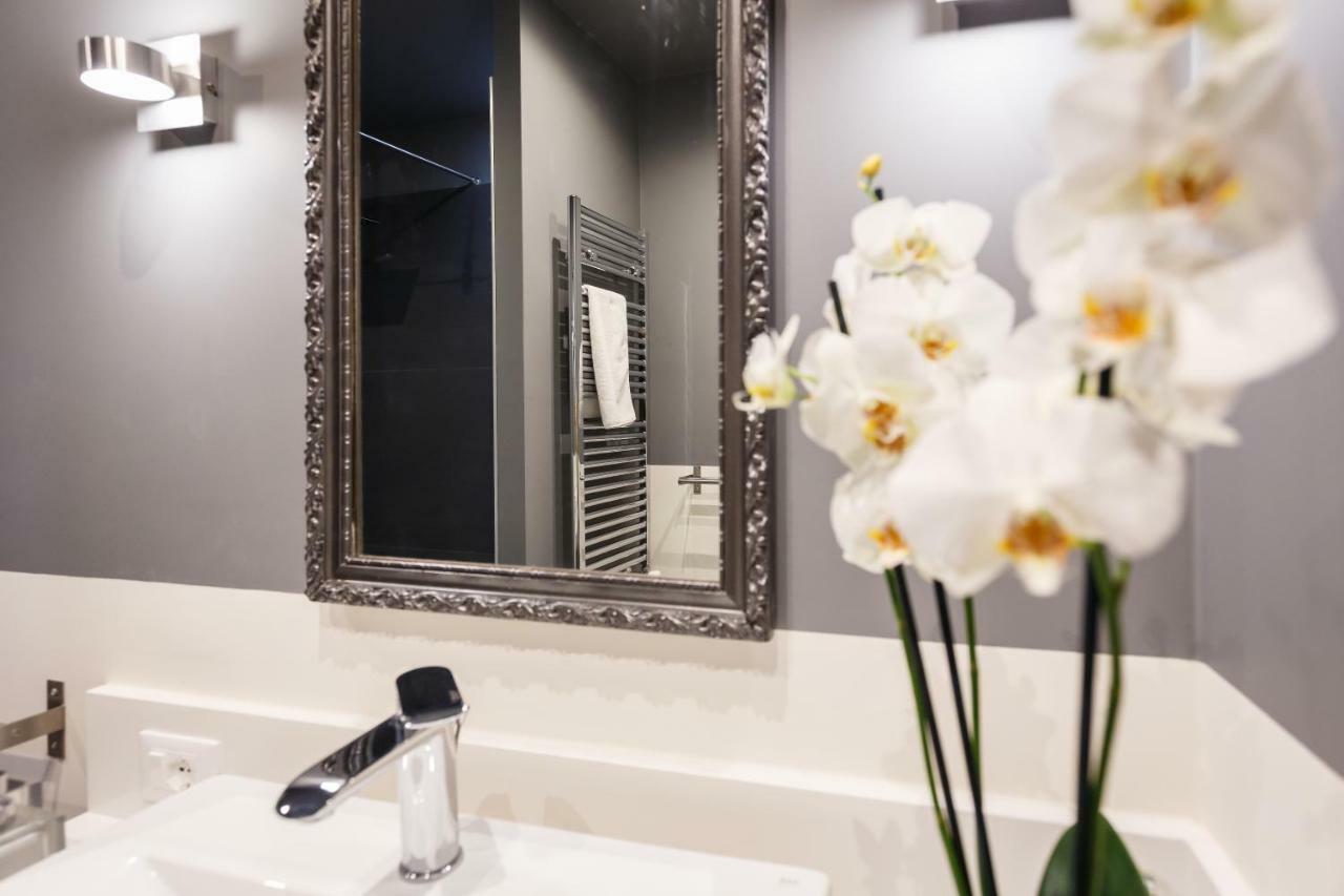 Bb 22 Charming Rooms & Apartments ปาแลร์โม ภายนอก รูปภาพ