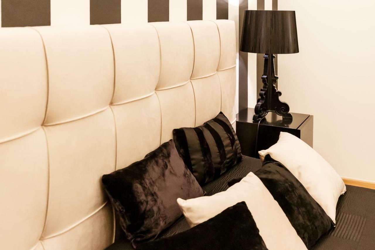 Bb 22 Charming Rooms & Apartments ปาแลร์โม ภายนอก รูปภาพ